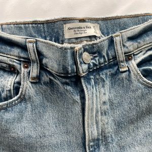 Abercrombie curve love ultra high rise 90s straight jean, 27 short NEVER WORN